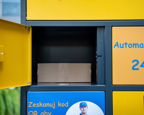 Jak odebrać paczkę z automatu?